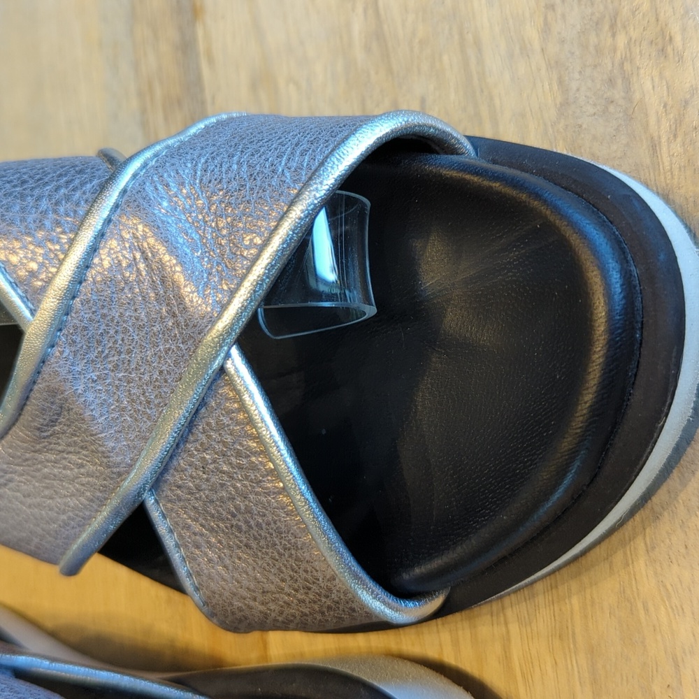 Aquatalia Eloise criss cross sling back sandals 6.5 - Picture 9 of 9